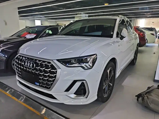 Фотография автомобиля — Audi Q3