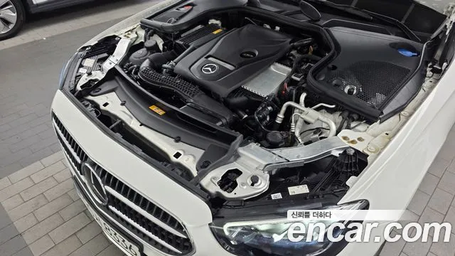 Mercedes-Benz E-Class — Фото автомобиля 4