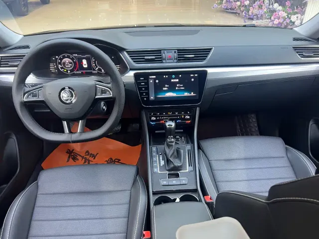 Skoda Superb — Фото автомобиля 16