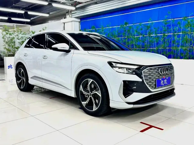 Audi Q4 e-tron — Фото автомобиля 3