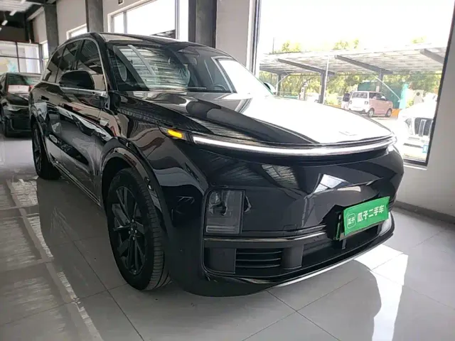 Li Auto L8 — Фото автомобиля 3