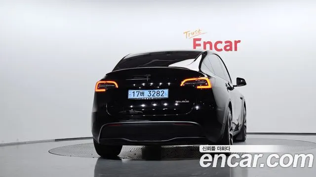 Tesla Model Y — Фото автомобиля 4