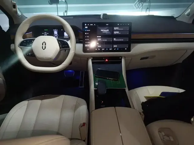 AITO Wenjie AITO M7 2024 1.5T RWD Plus 5-Seater — Фото автомобиля 10