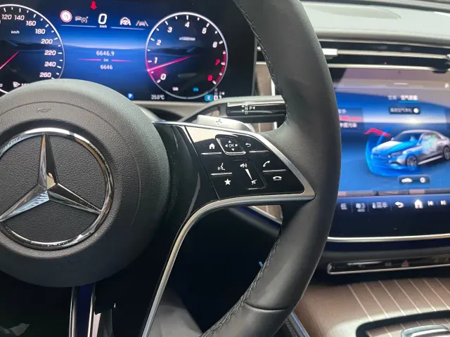 Mercedes-Benz E-Class — Фото автомобиля 13