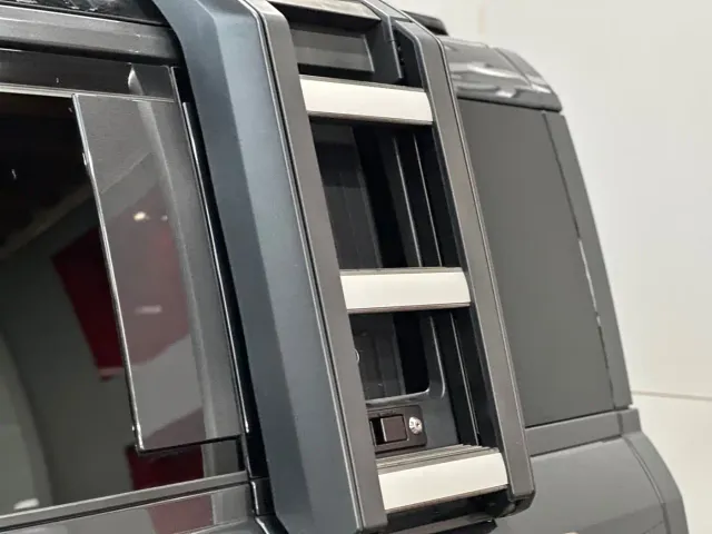 Land Rover Defender — Фото автомобиля 15