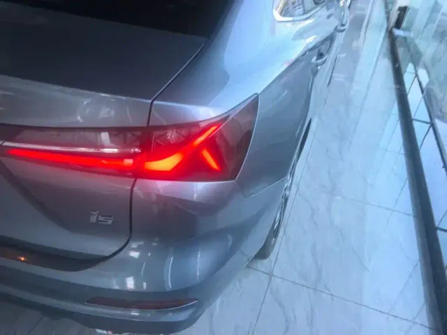 Roewe i5 — Фото автомобиля 7