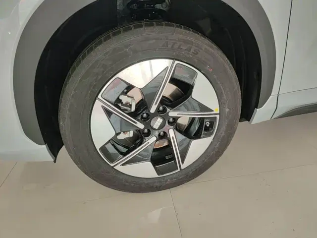 Geely Galaxy E5 — Фото автомобиля 22