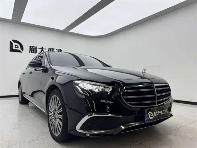 Mercedes-Benz E-Class — Фото автомобиля 2