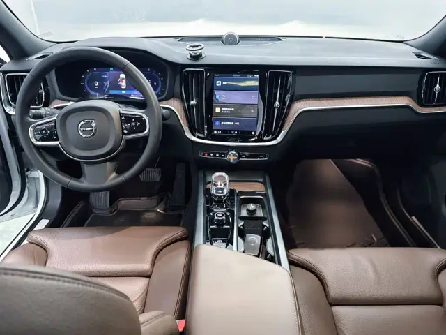 Volvo S60 — Фото автомобиля 17