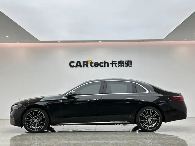 Mercedes-Benz E-Class — Фото автомобиля 2