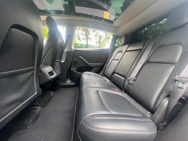 Tesla Model Y — Фото автомобиля 6