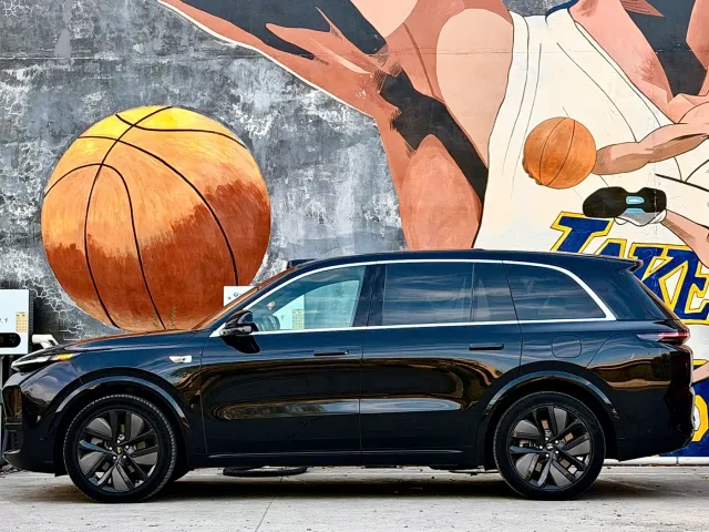 Li Auto L8 — Фото автомобиля 3