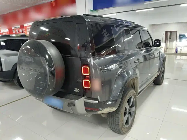 Land Rover Defender — Фото автомобиля 6