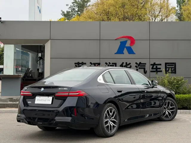 BMW i5 — Фото автомобиля 9