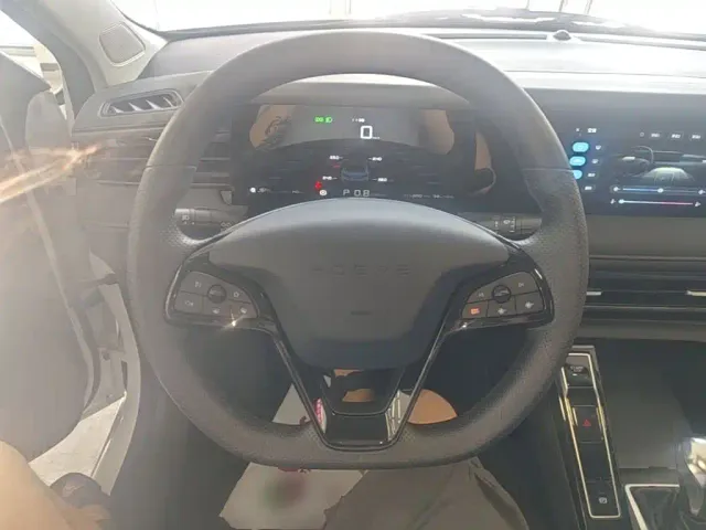 Roewe Roewe i5 2023 1.5L CVT Luxury Edition — Фото автомобиля 10