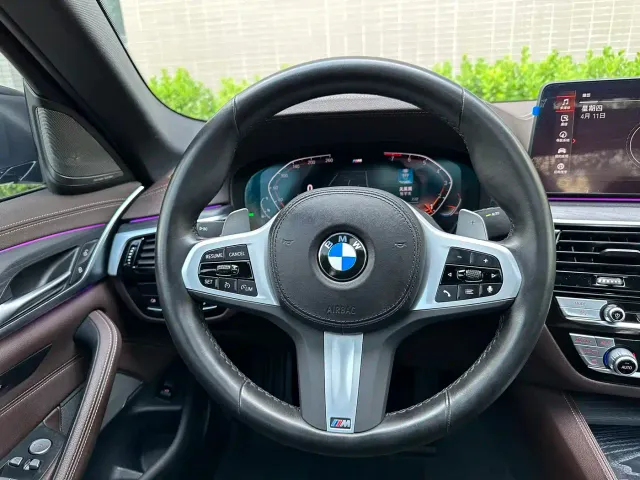 BMW 5 Series — Фото автомобиля 16
