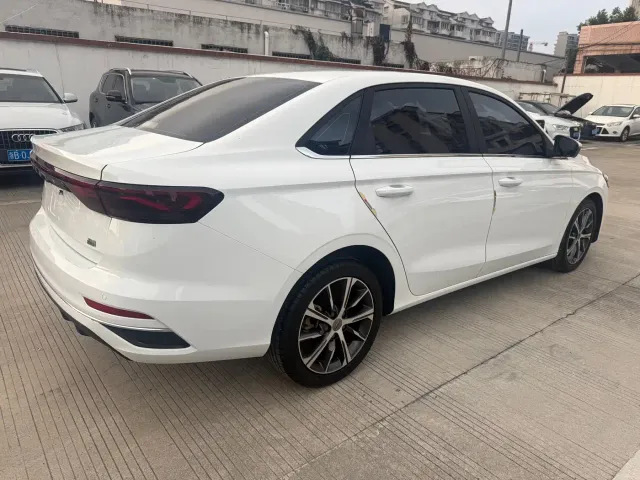 Geely Emgrand — Фото автомобиля 9