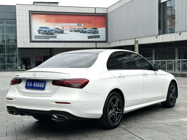 Mercedes-Benz E-Class — Фото автомобиля 4