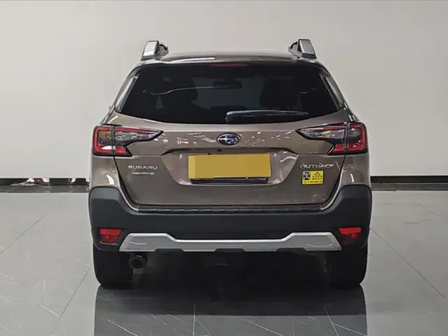 Subaru Outback — Фото автомобиля 5