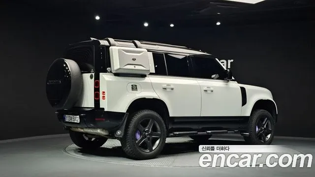 Land Rover Defender — Фото автомобиля 2