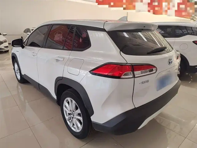 Toyota Corolla Cross — Фото автомобиля 4