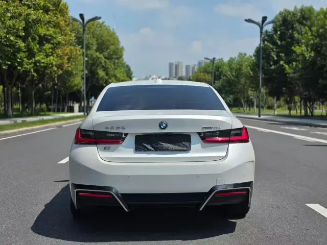 BMW i3 — Фото автомобиля 8