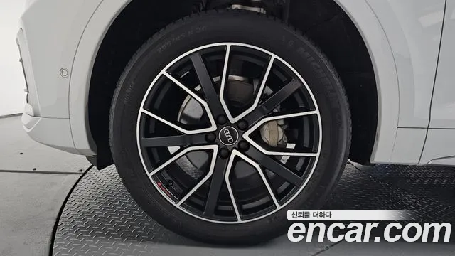 Audi Q5 45 TFSI quattro Sportback Premium — Фото автомобиля 4