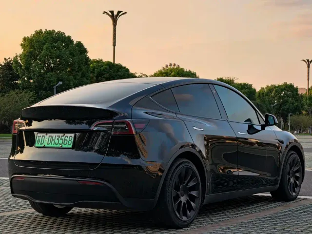 Tesla Model Y — Фото автомобиля 5