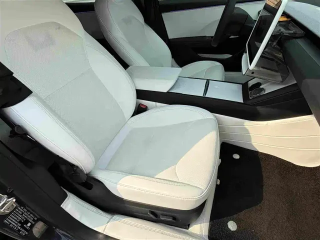 Tesla Model 3 — Фото автомобиля 10