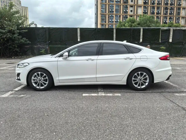 Ford Mondeo — Фото автомобиля 3