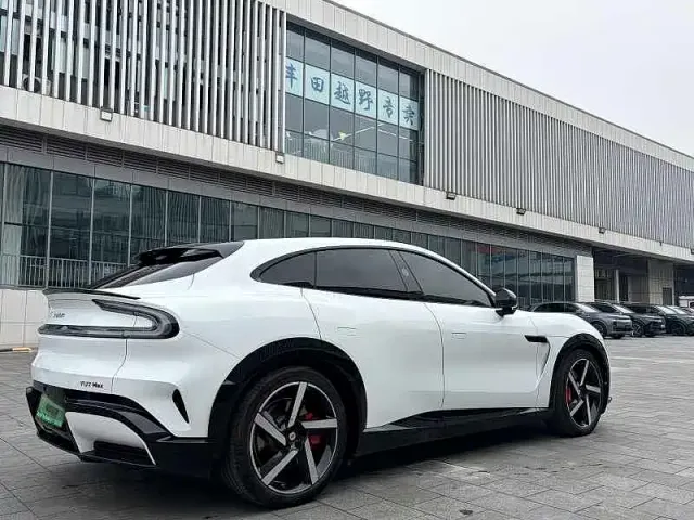 Xiaomi YU7 — Фото автомобиля 8
