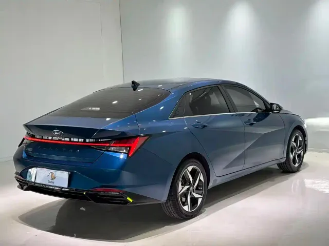 Hyundai Elantra — Фото автомобиля 6