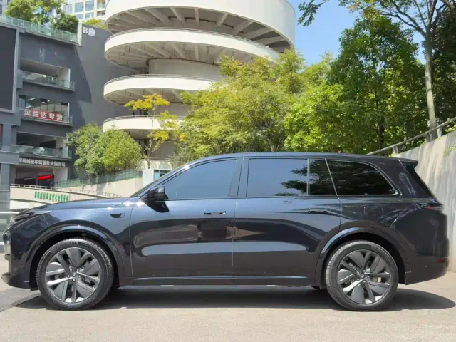 Li Auto L9 — Фото автомобиля 15