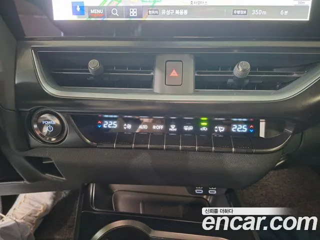 Lexus UX — Фото автомобиля 14