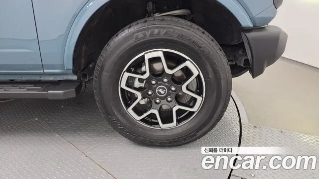 Ford Bronco — Фото автомобиля 18