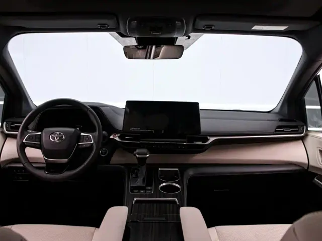Toyota Sienna — Фото автомобиля 5