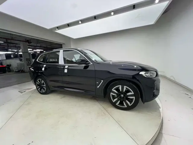 BMW iX3 — Фото автомобиля 29