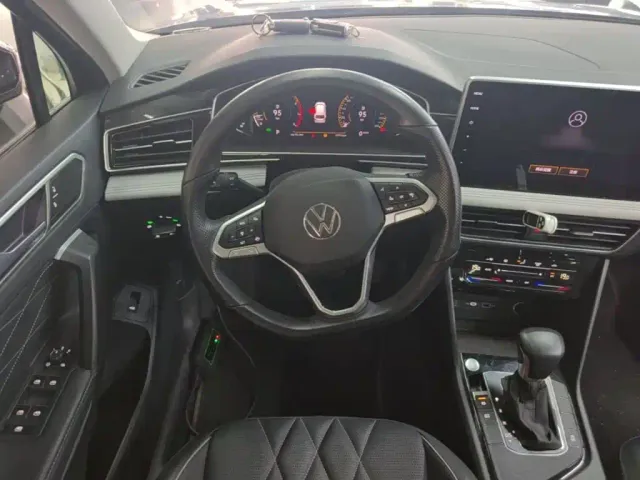 Volkswagen Tiguan L — Фото автомобиля 10