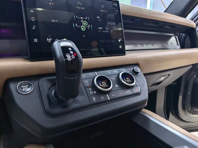 Land Rover Defender — Фото автомобиля 9