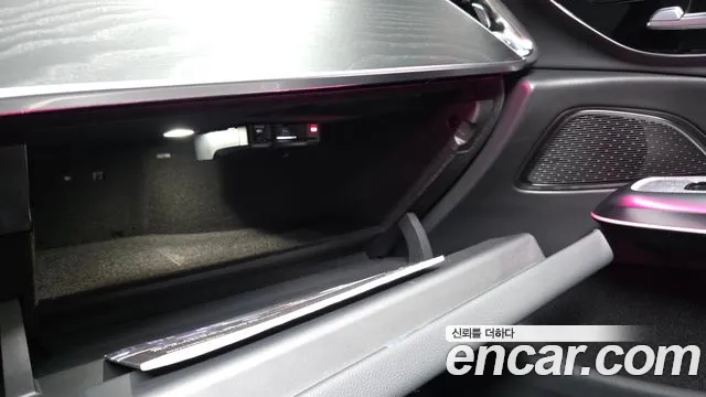 Mercedes-Benz E-Class — Фото автомобиля 30