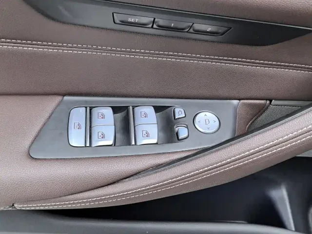 BMW 5 Series — Фото автомобиля 9