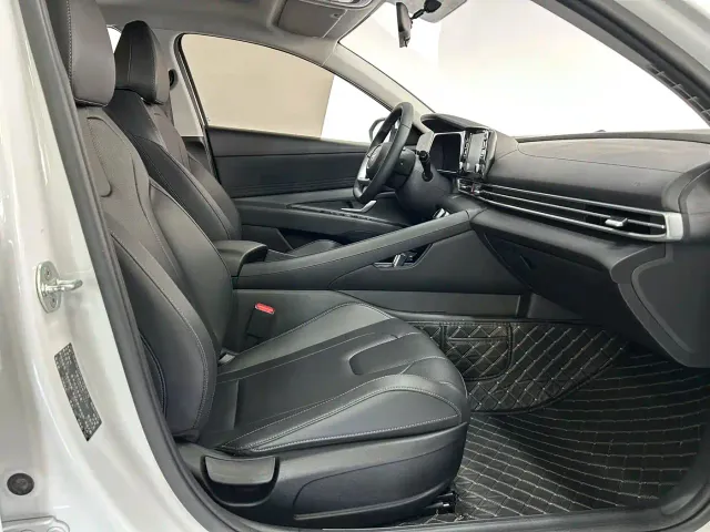 Hyundai Elantra — Фото автомобиля 14
