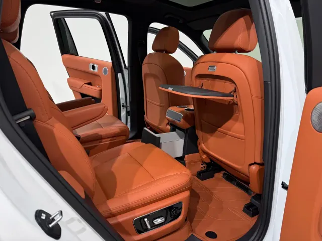 Li Auto L8 — Фото автомобиля 10