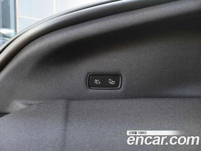 Tesla Model Y — Фото автомобиля 18