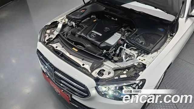 Mercedes-Benz E-Class — Фото автомобиля 6