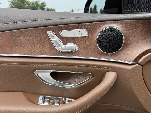 Mercedes-Benz E-Class — Фото автомобиля 9