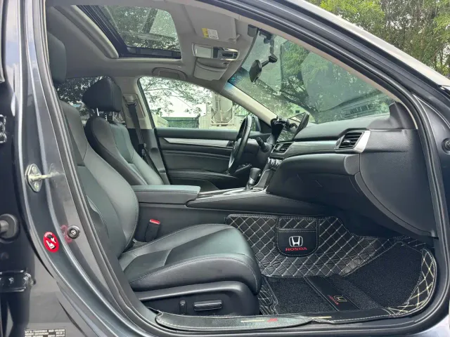Honda Accord — Фото автомобиля 12