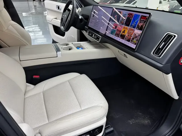 Li Auto L7 — Фото автомобиля 9