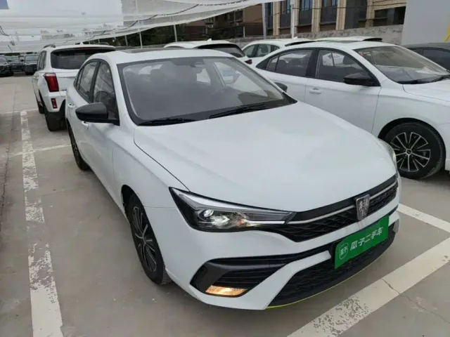 Roewe i5 — Фото автомобиля 3
