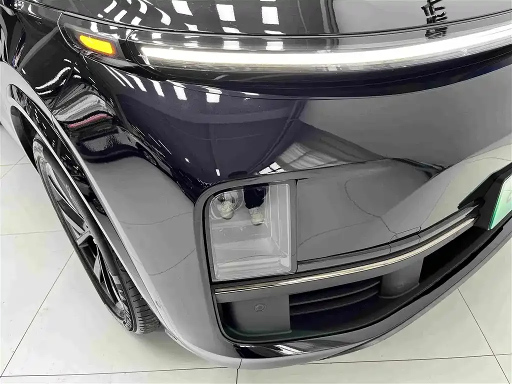 Li Auto Li L8 2023 Pro — Фото автомобиля 15